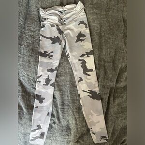 White camo leggings. Size small. Like new. Carbon 38 brand.